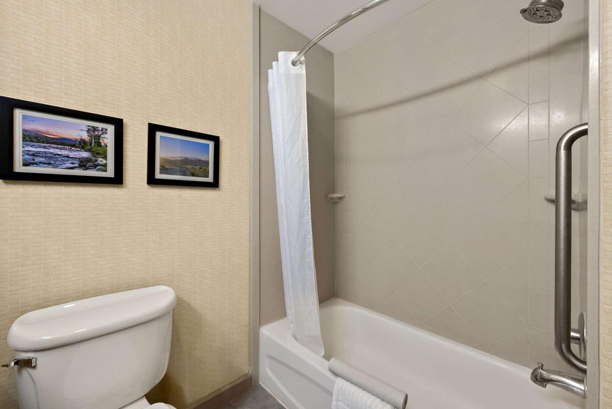 Comfort Inn & Suites Airport Convention Center Reno Ngoại thất bức ảnh