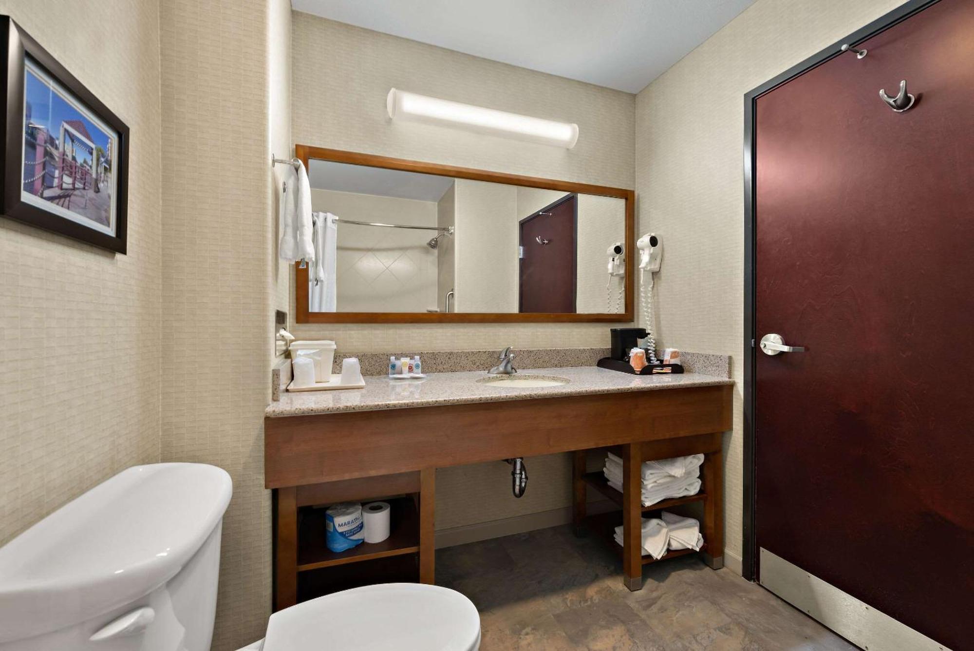 Comfort Inn & Suites Airport Convention Center Reno Ngoại thất bức ảnh