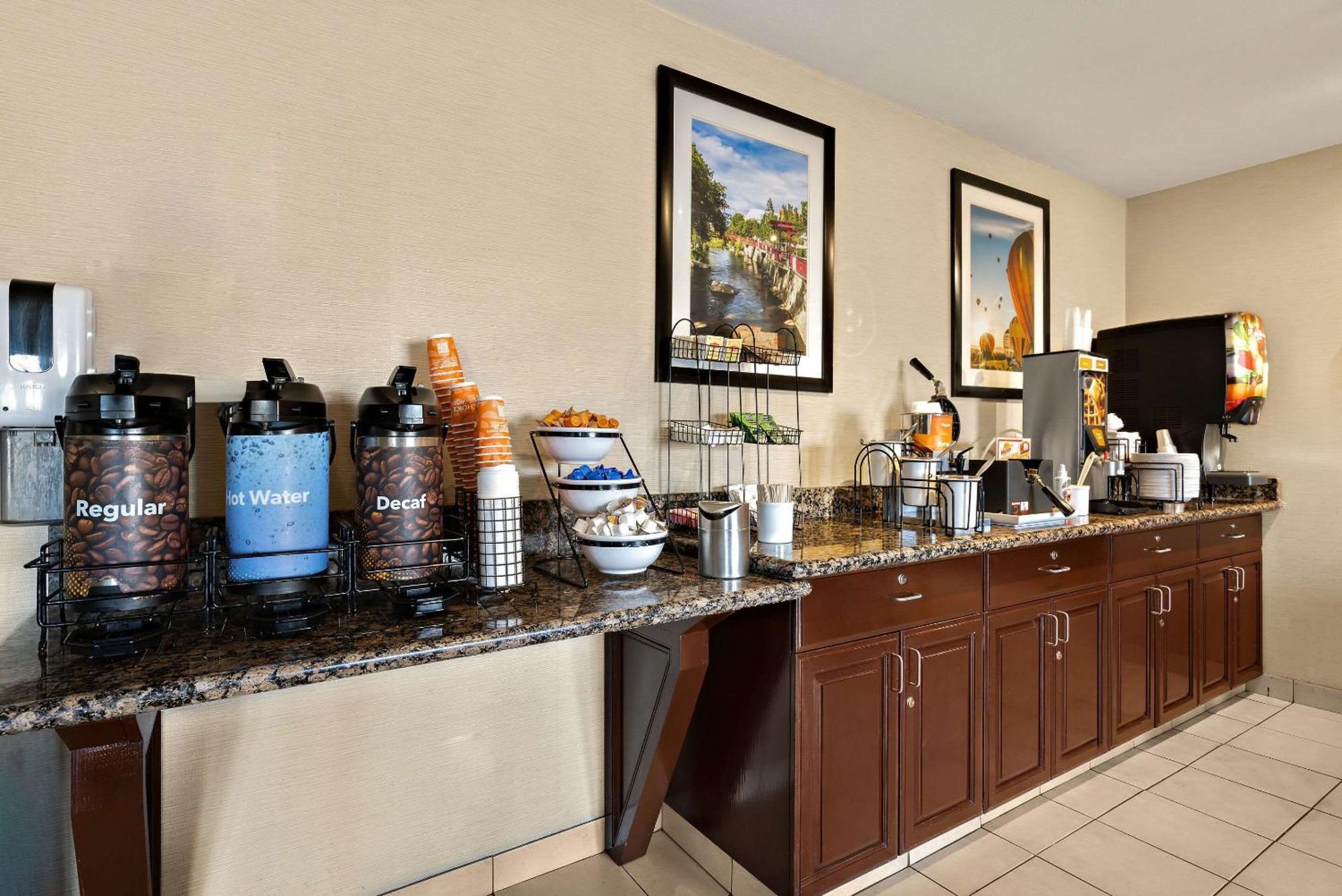 Comfort Inn & Suites Airport Convention Center Reno Ngoại thất bức ảnh