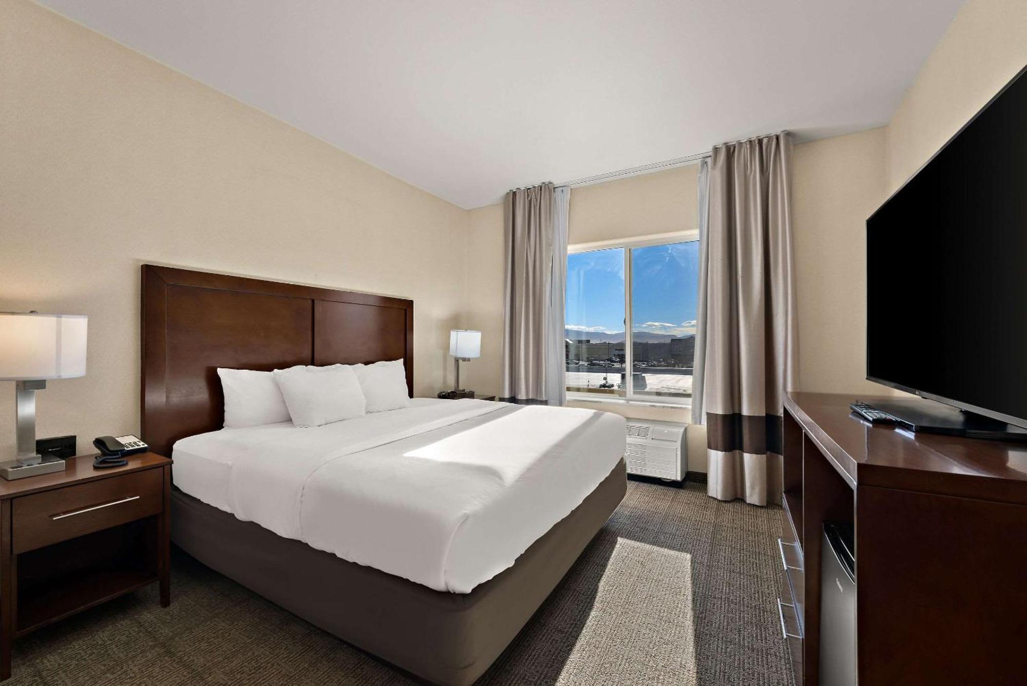 Comfort Inn & Suites Airport Convention Center Reno Ngoại thất bức ảnh