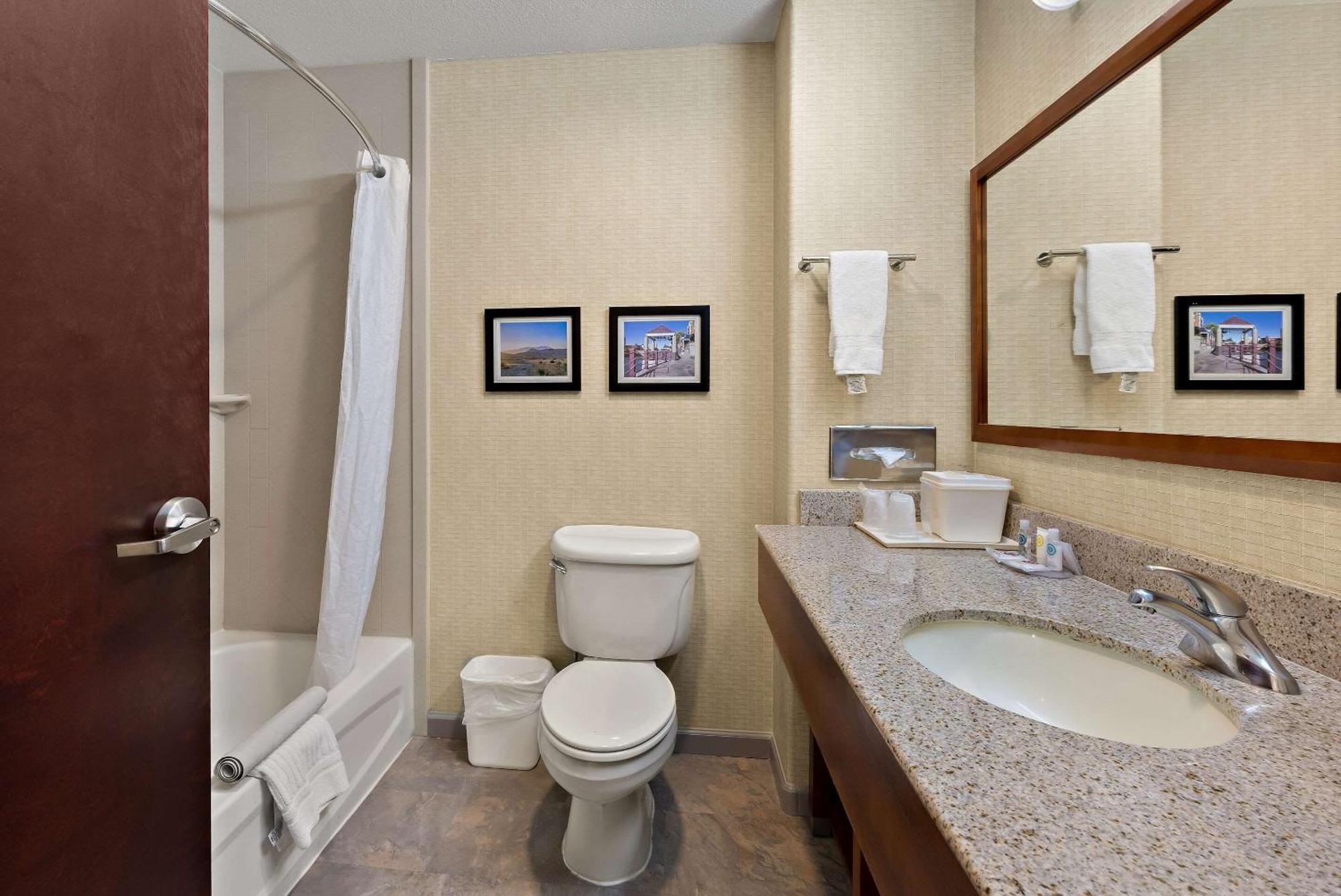 Comfort Inn & Suites Airport Convention Center Reno Ngoại thất bức ảnh