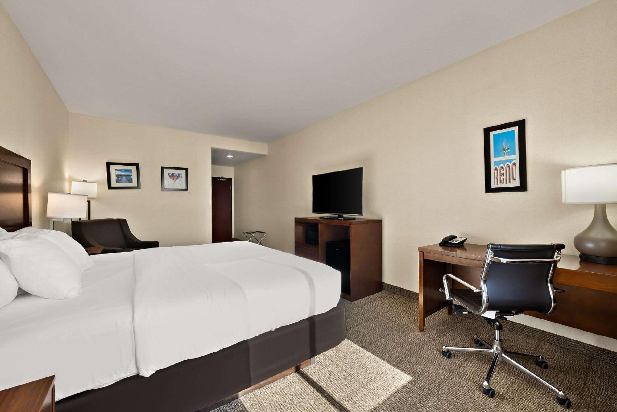 Comfort Inn & Suites Airport Convention Center Reno Ngoại thất bức ảnh