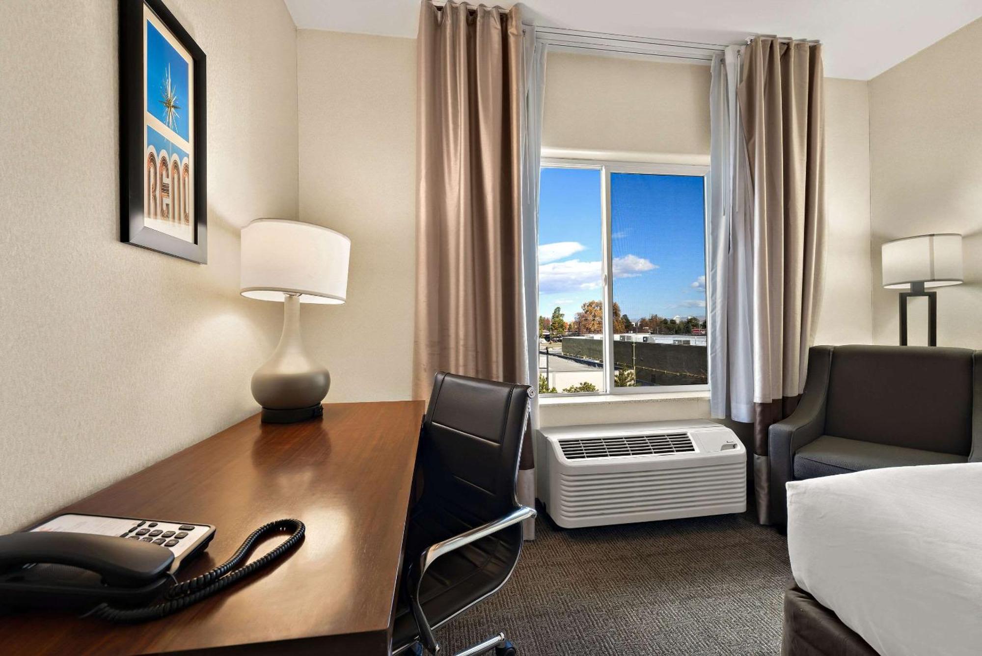 Comfort Inn & Suites Airport Convention Center Reno Ngoại thất bức ảnh