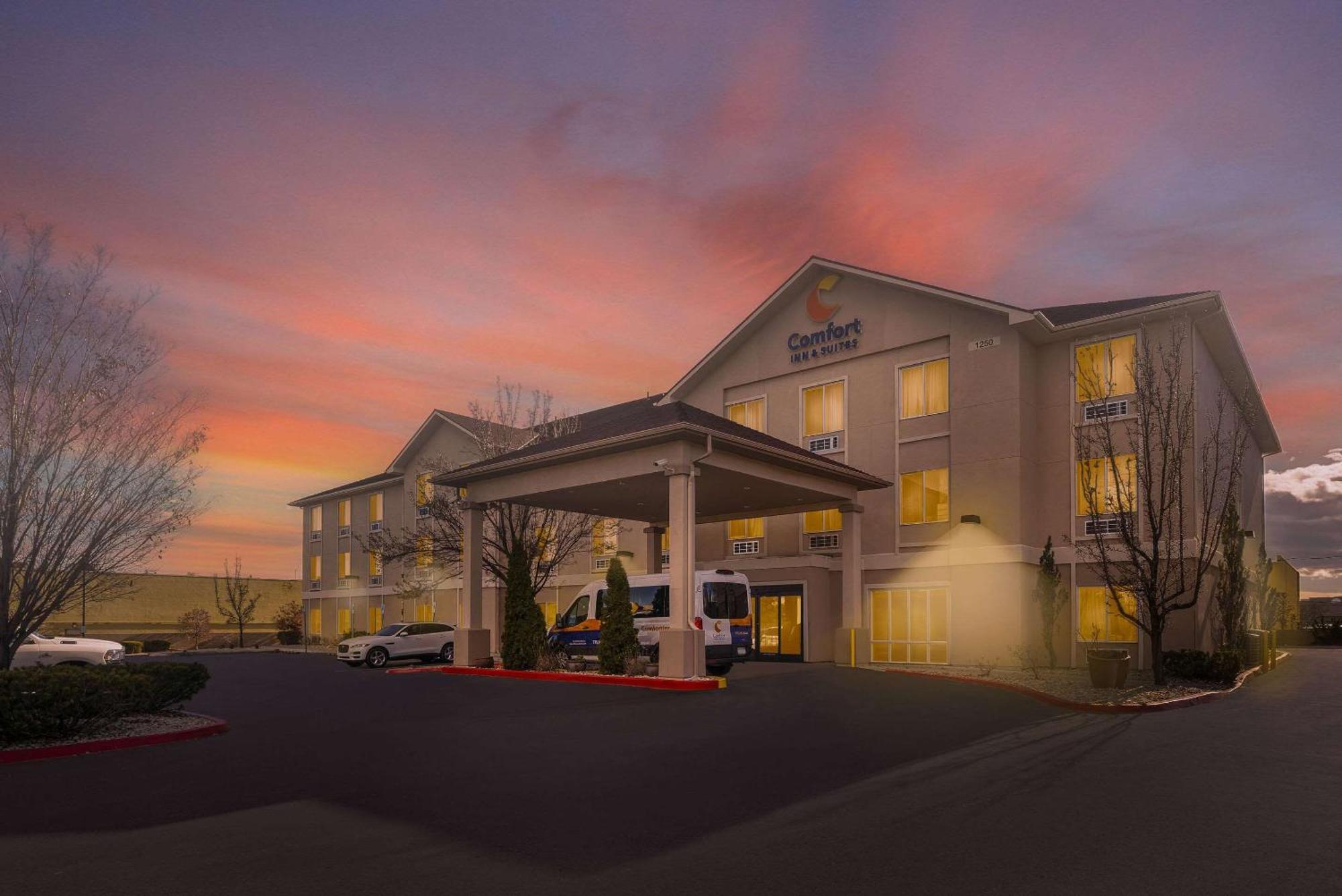 Comfort Inn & Suites Airport Convention Center Reno Ngoại thất bức ảnh